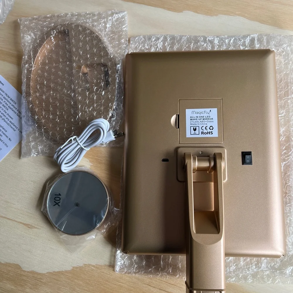 Lighted‎ make up mirror